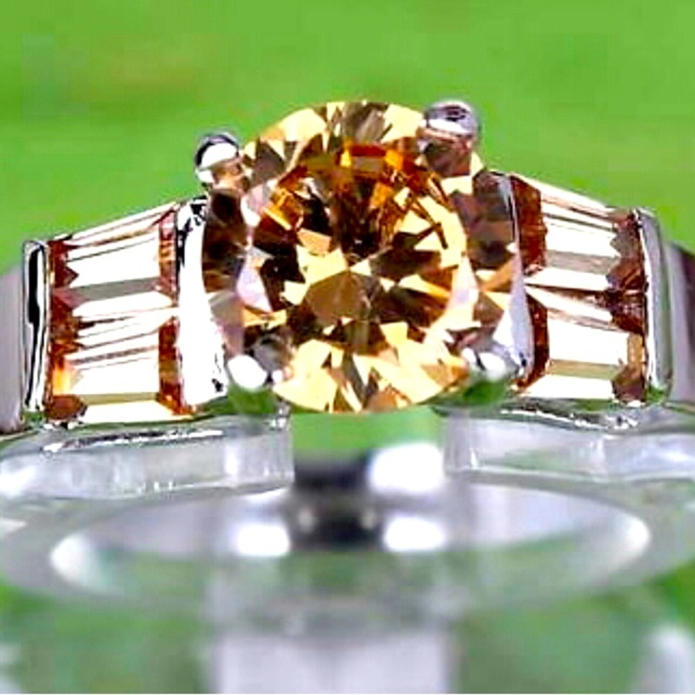 NWOT. Size 7. Round Cut Morganite Ring. 925 silver.